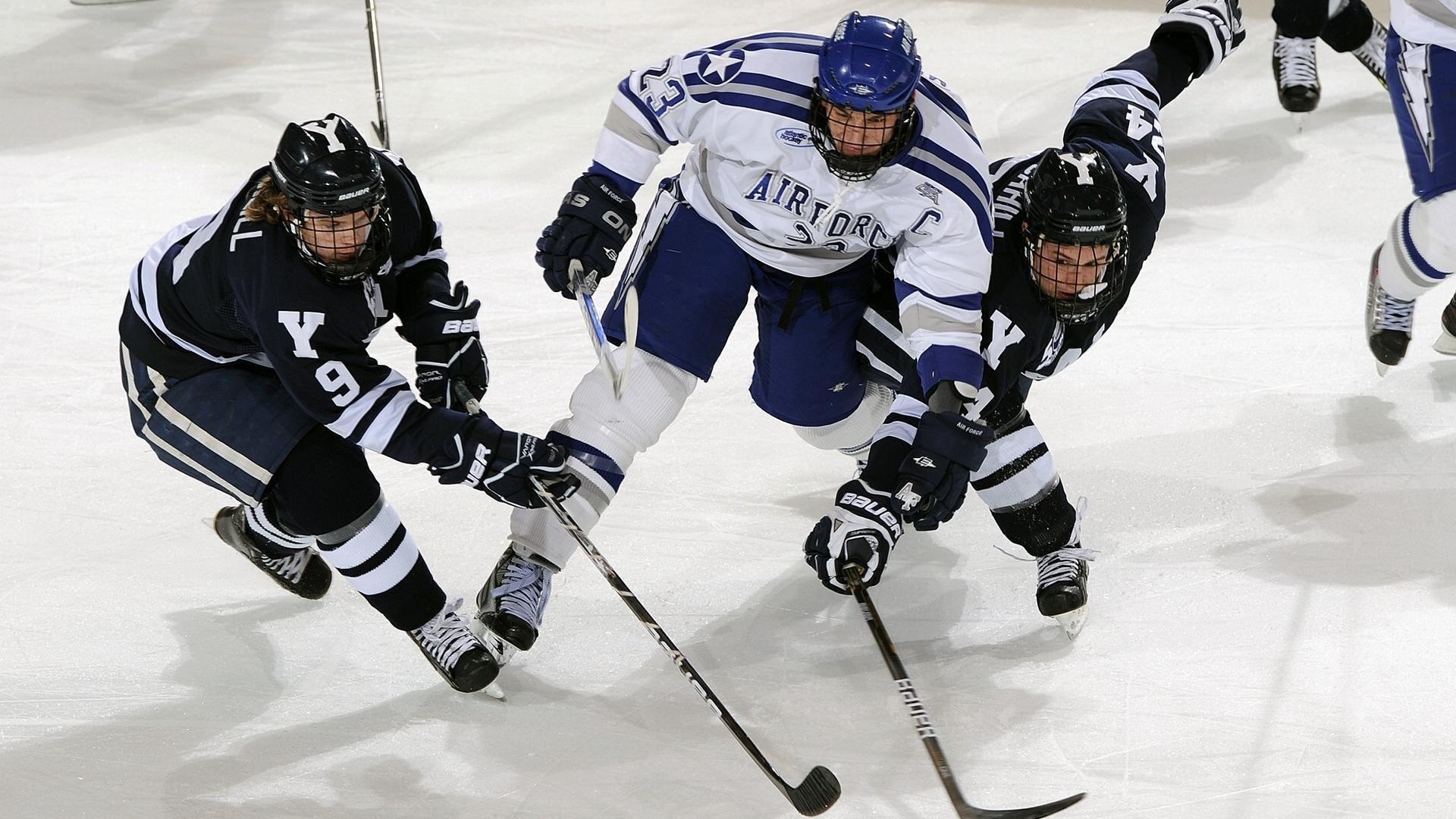 特伦特三分雨狂泻创纪录！单场9记远射成雄鹿队史第二人，季后赛火力改写战局