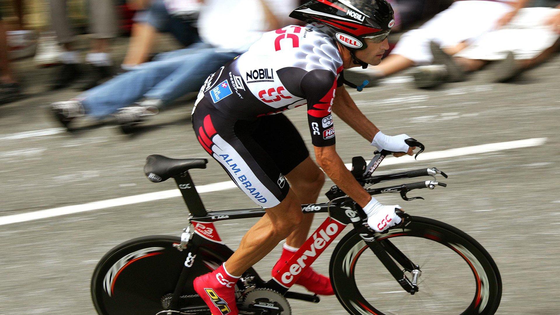 英媒曝曼联密谈17岁天才中卫续约 新帅阿莫林钦点其为核心计划关键一环