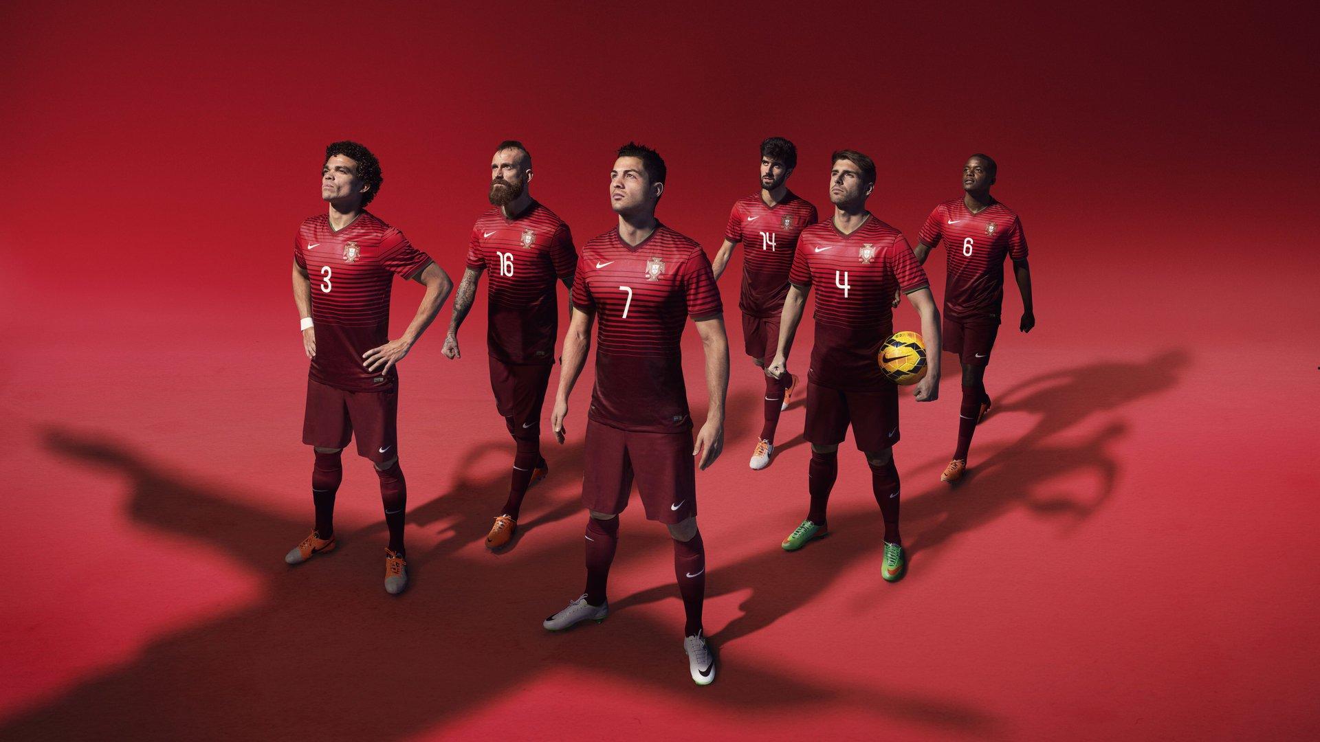 克罗斯惊人言论引爆足坛,巴萨战术哲学获盛赞,中卫新星被评超越阿劳霍