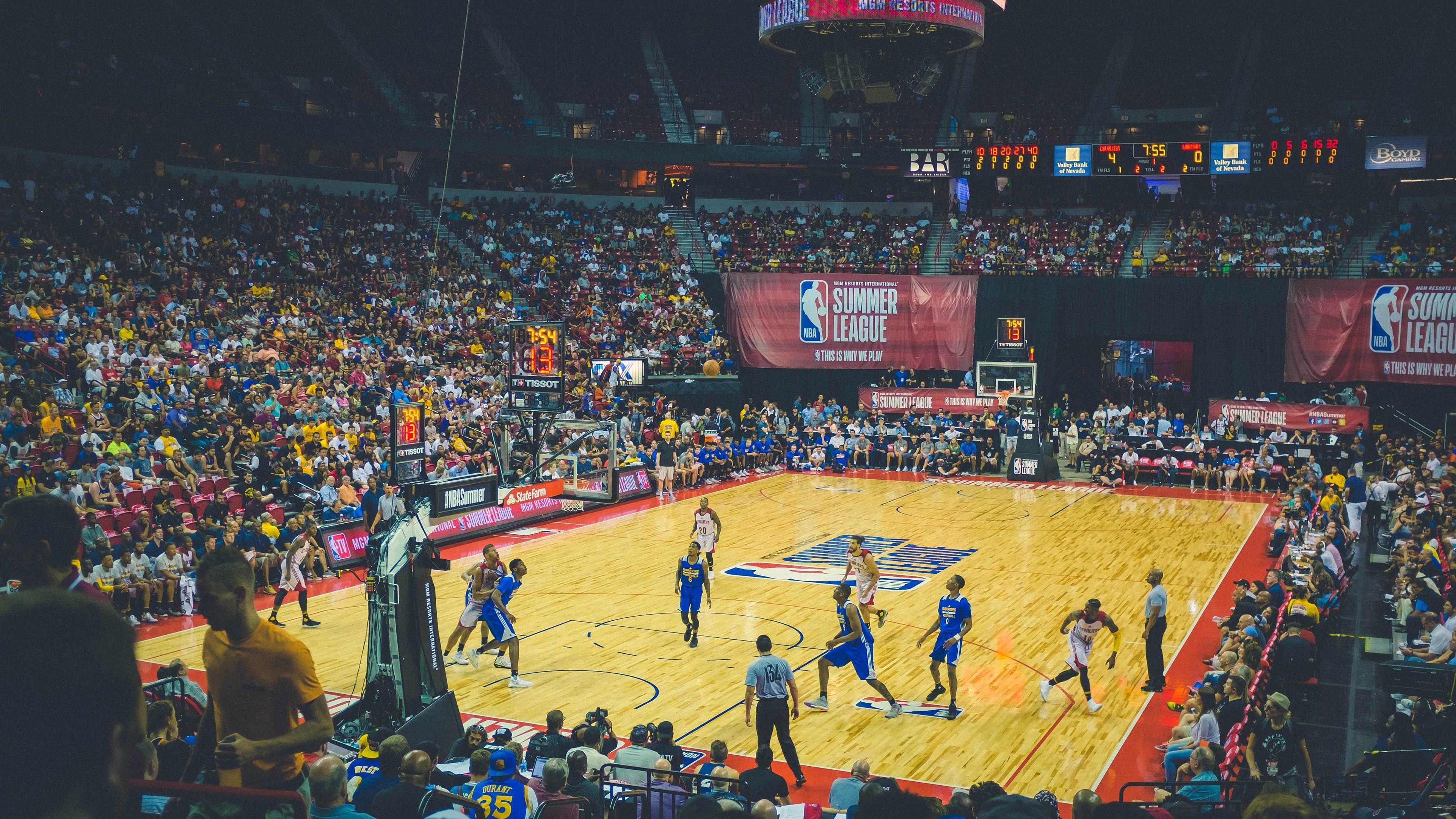 巴萨加冕三冠王,队史首次同年包揽西甲、国王杯与西班牙超级杯